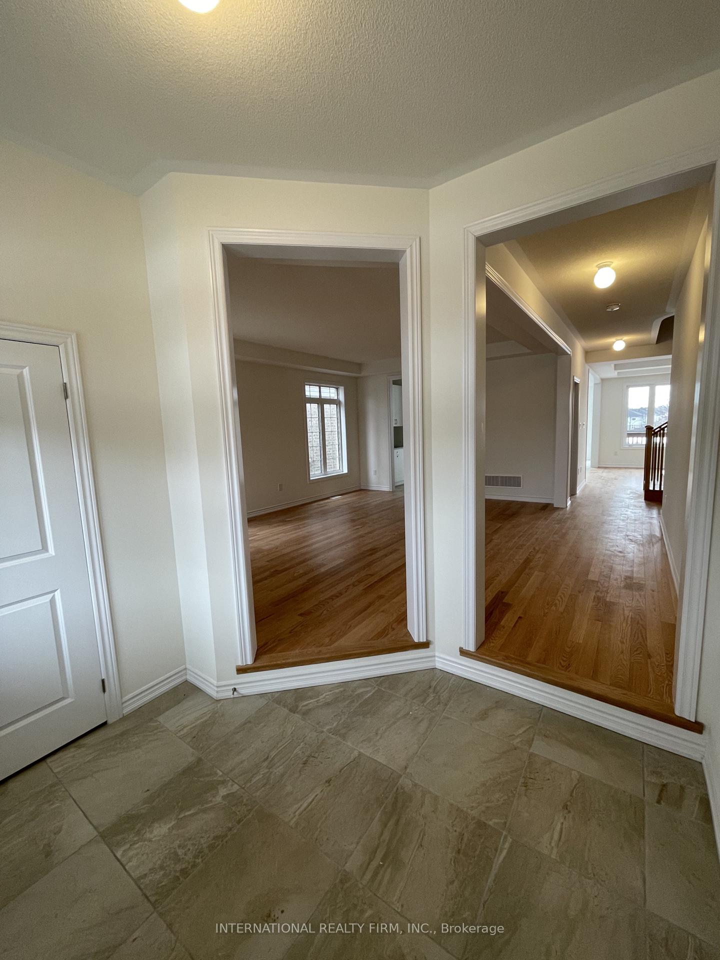 Photo 3 of 103 Nottingham Road, Barrie, Rural Barrie Southeast — HOMEH