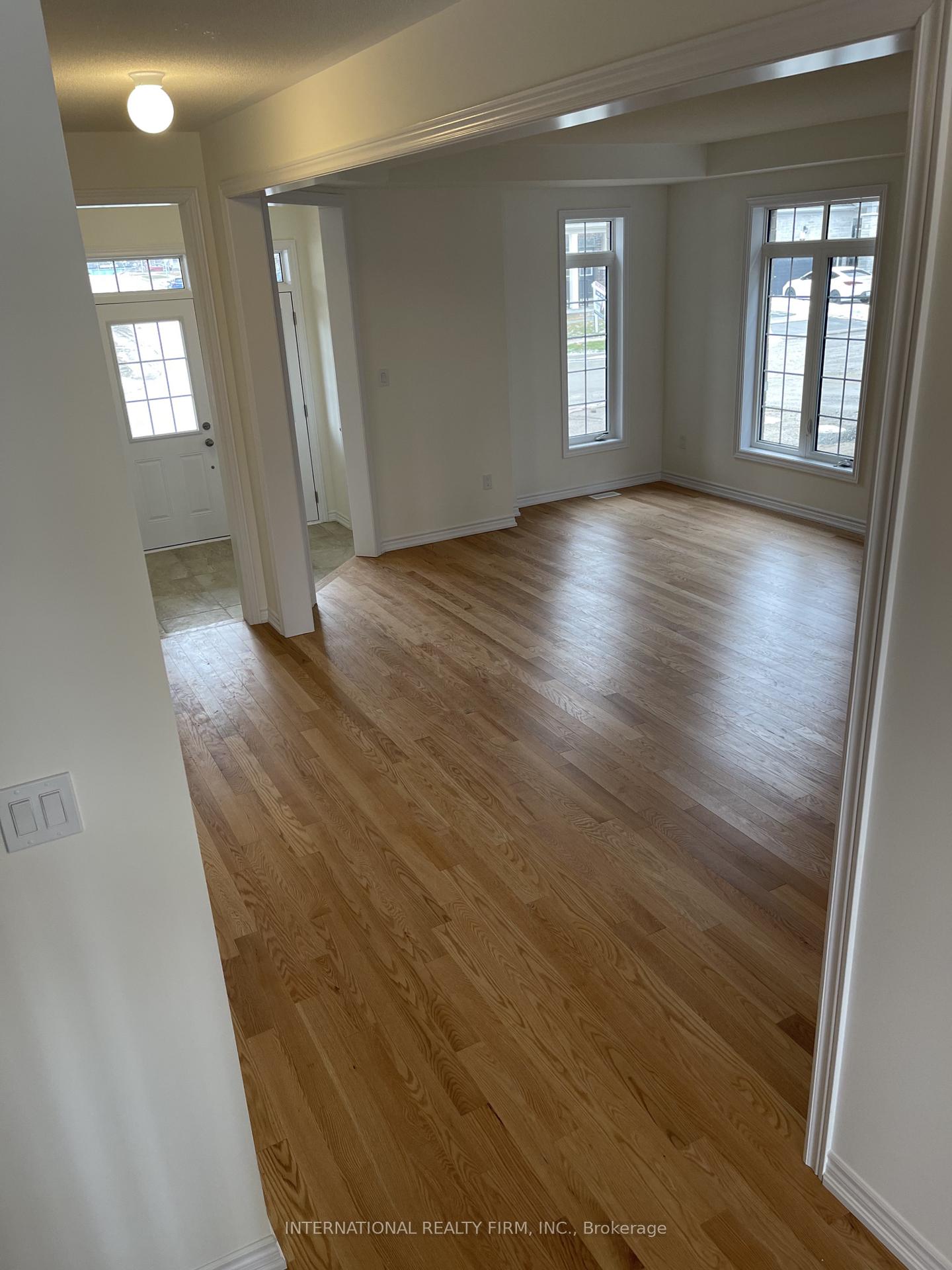 Photo 4 of 103 Nottingham Road, Barrie, Rural Barrie Southeast — HOMEH