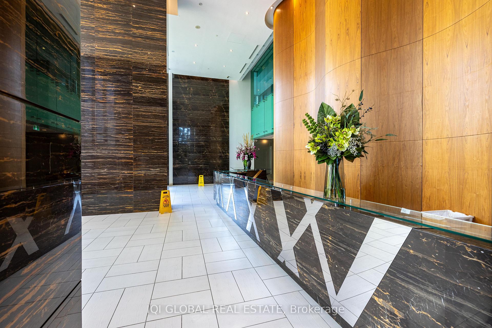 Photo 4 of Unit 1025, 21 Iceboat Terrace, Toronto, Waterfront Communities — HOMEH