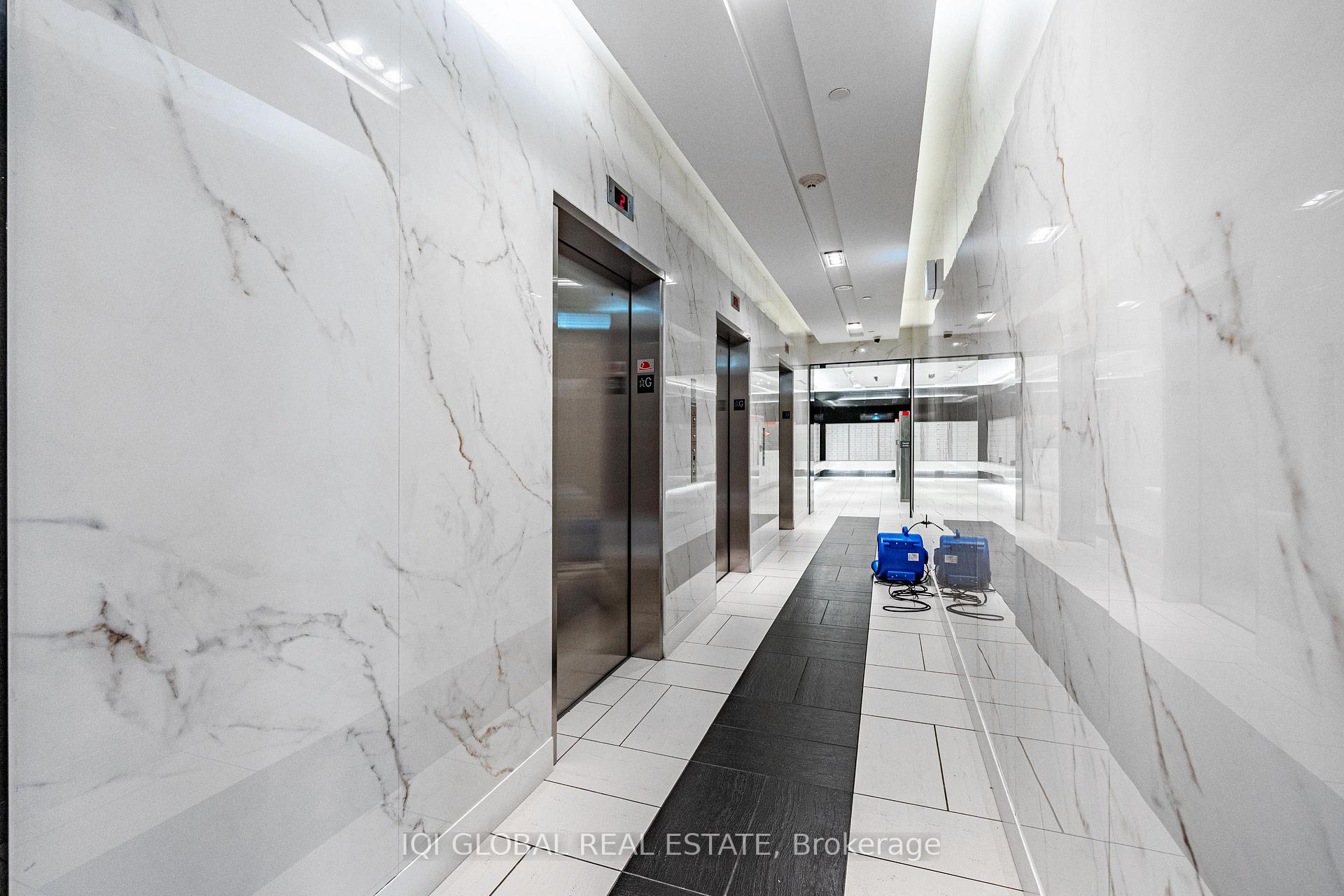 Photo 5 of Unit 1025, 21 Iceboat Terrace, Toronto, Waterfront Communities — HOMEH