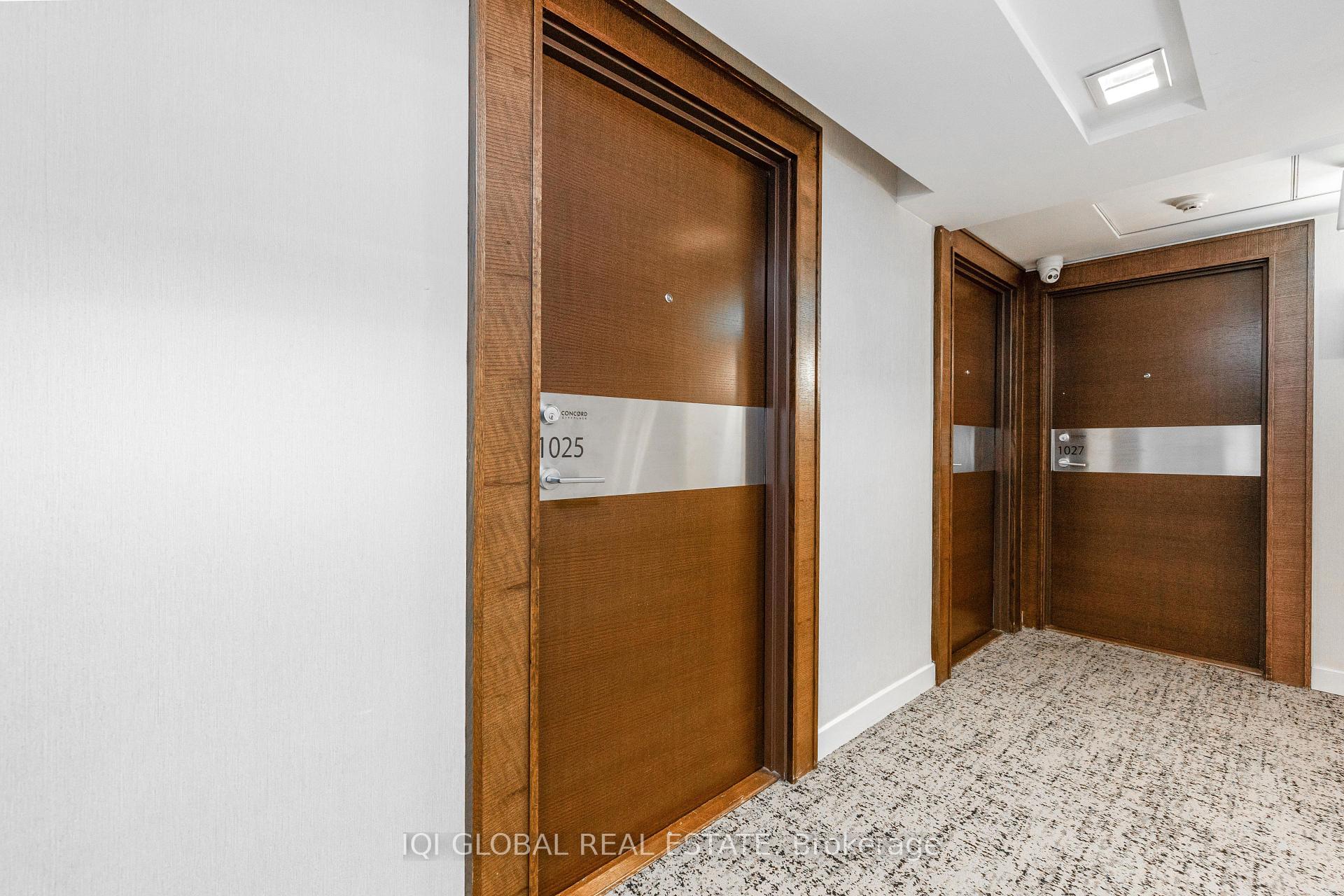 Photo 6 of Unit 1025, 21 Iceboat Terrace, Toronto, Waterfront Communities — HOMEH