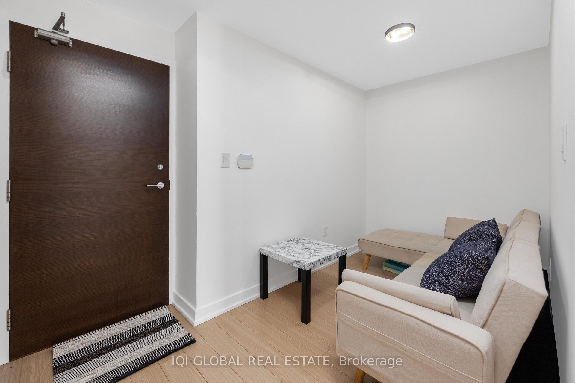 Photo 9 of Unit 1025, 21 Iceboat Terrace, Toronto, Waterfront Communities — HOMEH