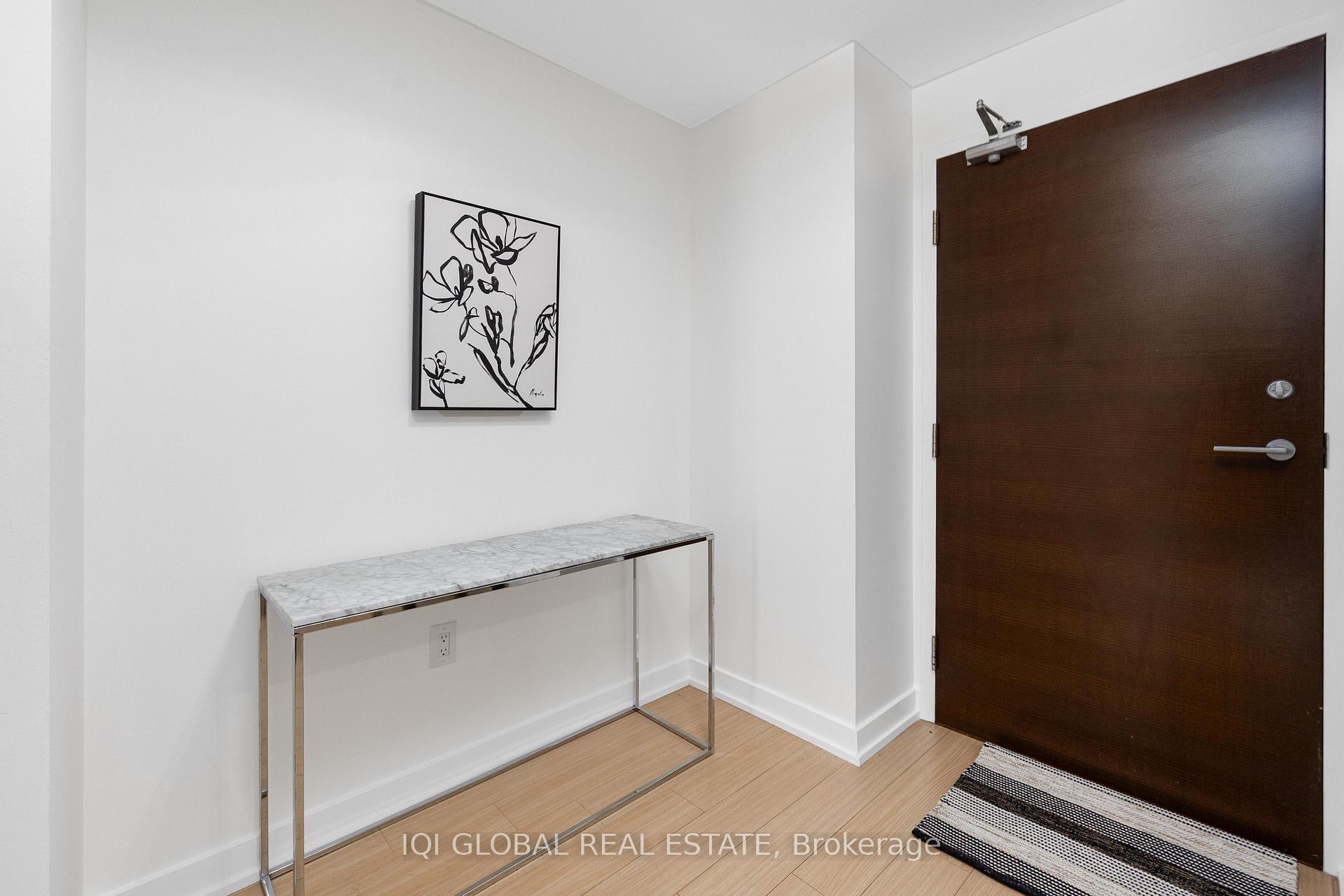 Photo 10 of Unit 1025, 21 Iceboat Terrace, Toronto, Waterfront Communities — HOMEH