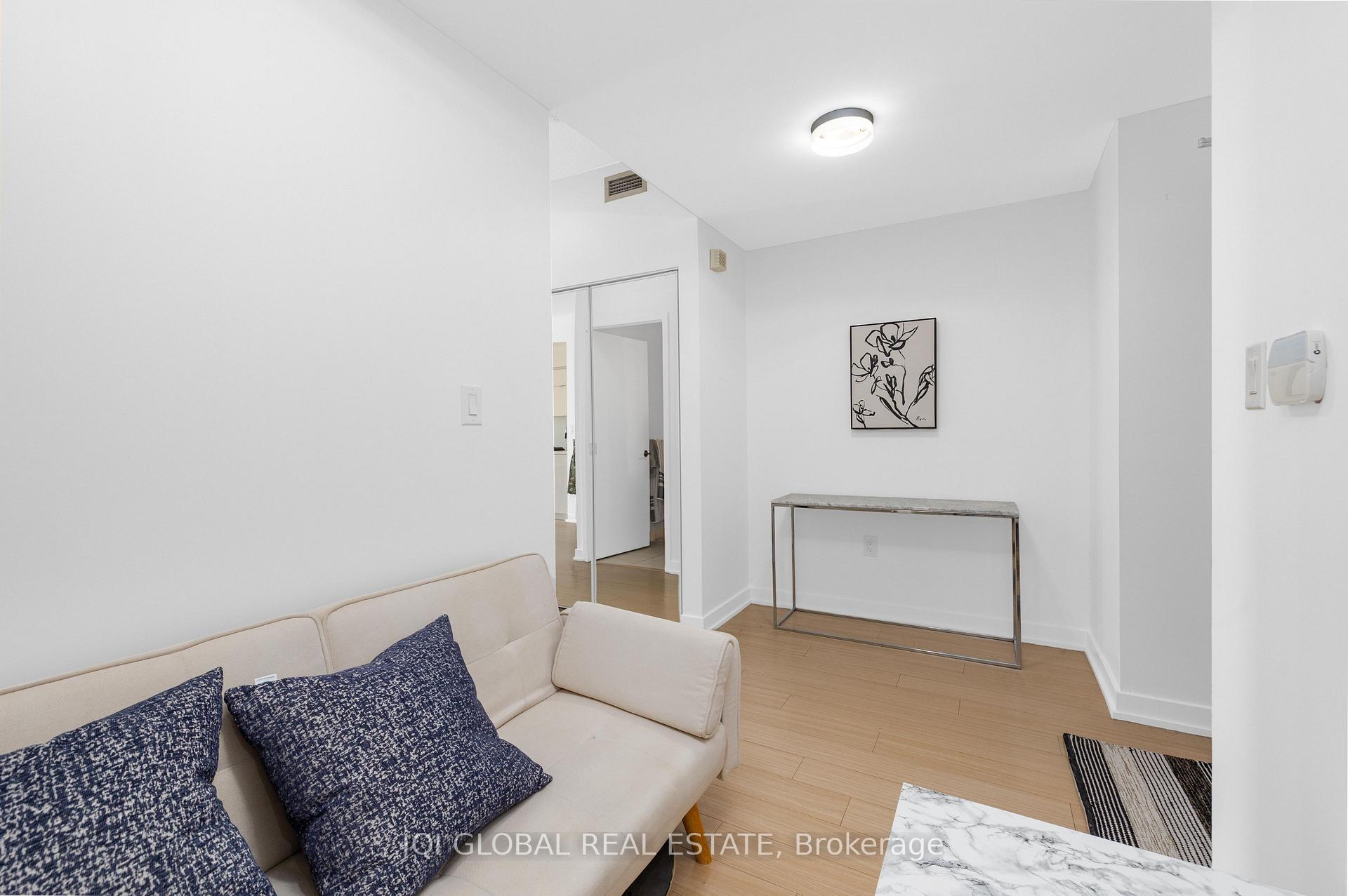 Photo 11 of Unit 1025, 21 Iceboat Terrace, Toronto, Waterfront Communities — HOMEH