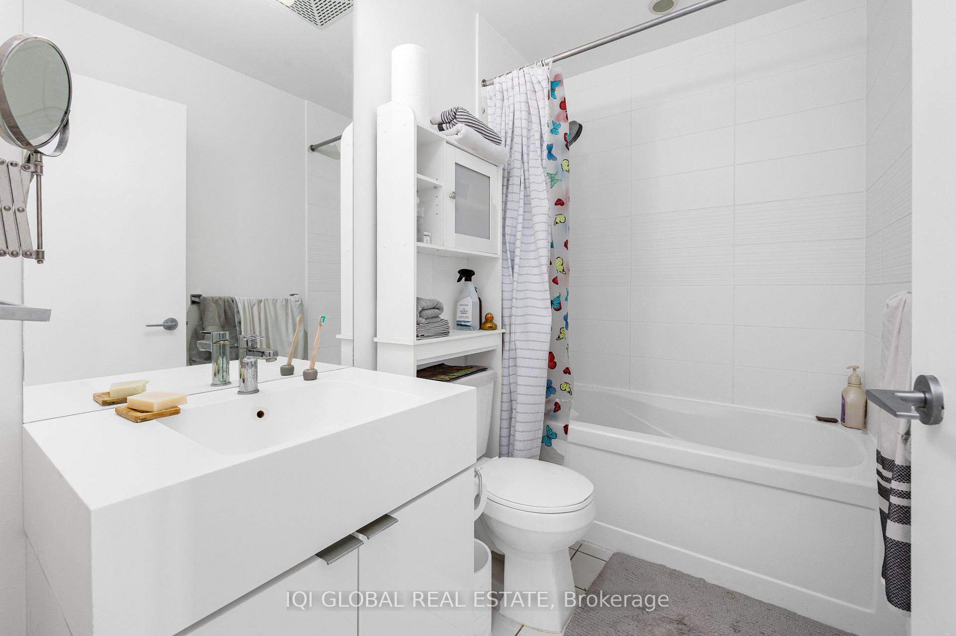 Photo 12 of Unit 1025, 21 Iceboat Terrace, Toronto, Waterfront Communities — HOMEH
