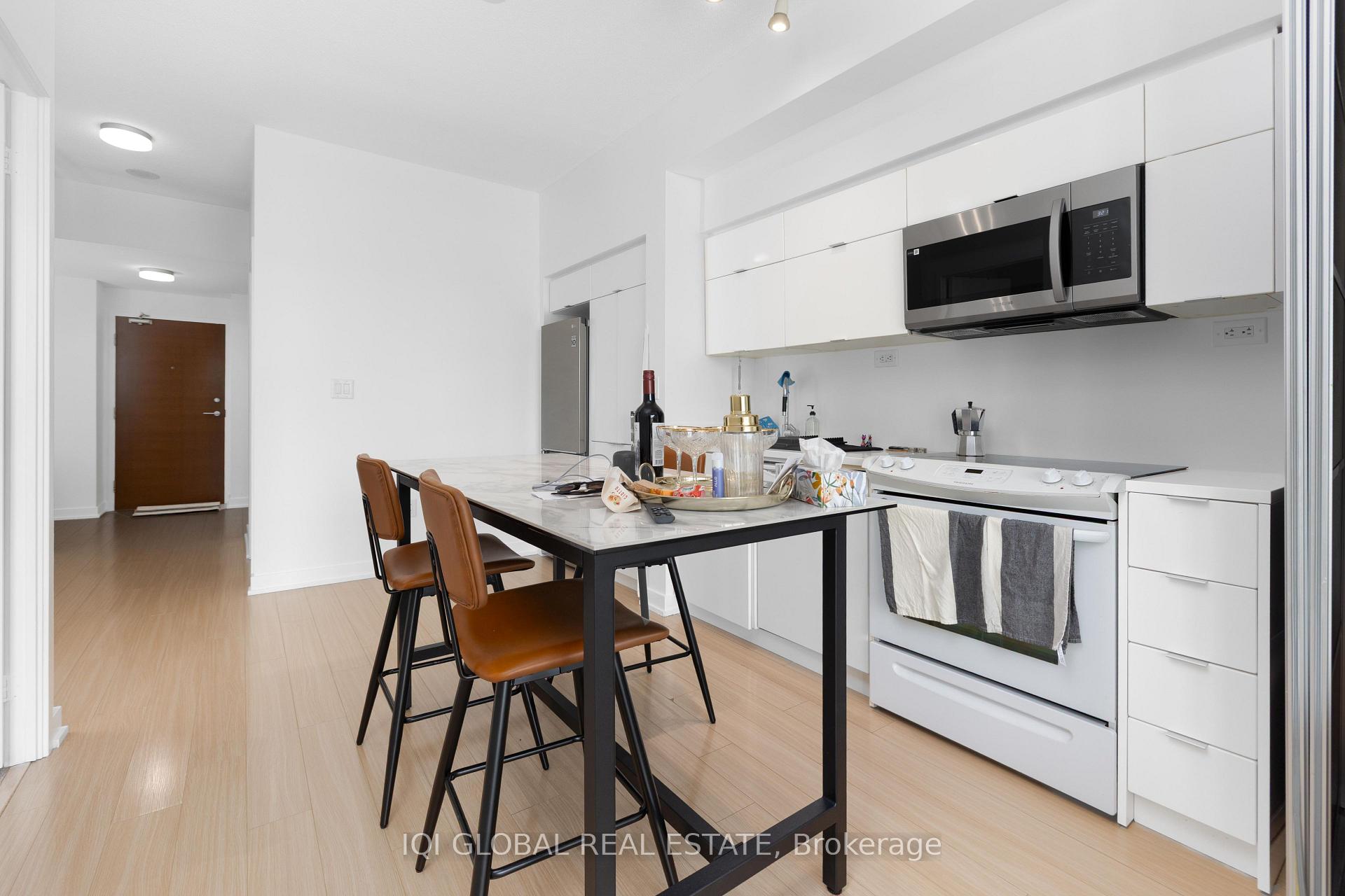 Photo 13 of Unit 1025, 21 Iceboat Terrace, Toronto, Waterfront Communities — HOMEH