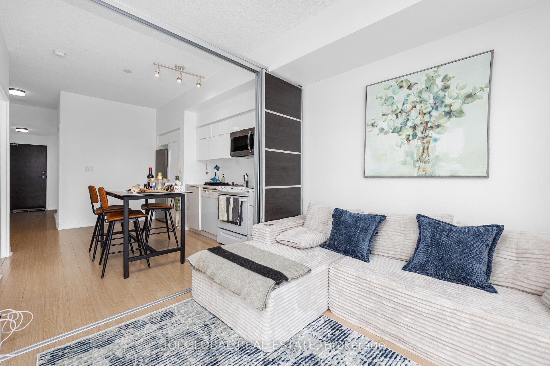 Photo 16 of Unit 1025, 21 Iceboat Terrace, Toronto, Waterfront Communities — HOMEH