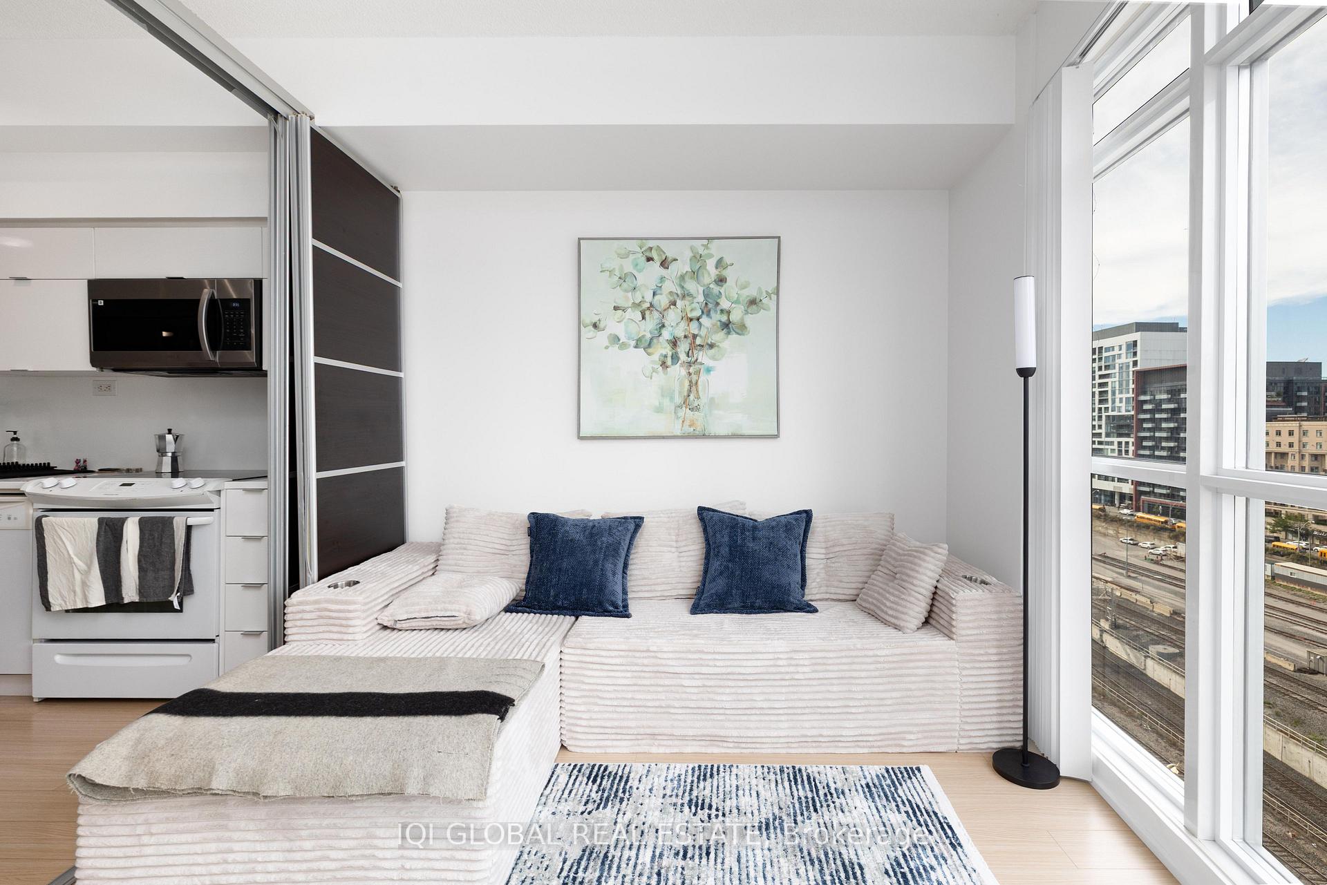Photo 17 of Unit 1025, 21 Iceboat Terrace, Toronto, Waterfront Communities — HOMEH