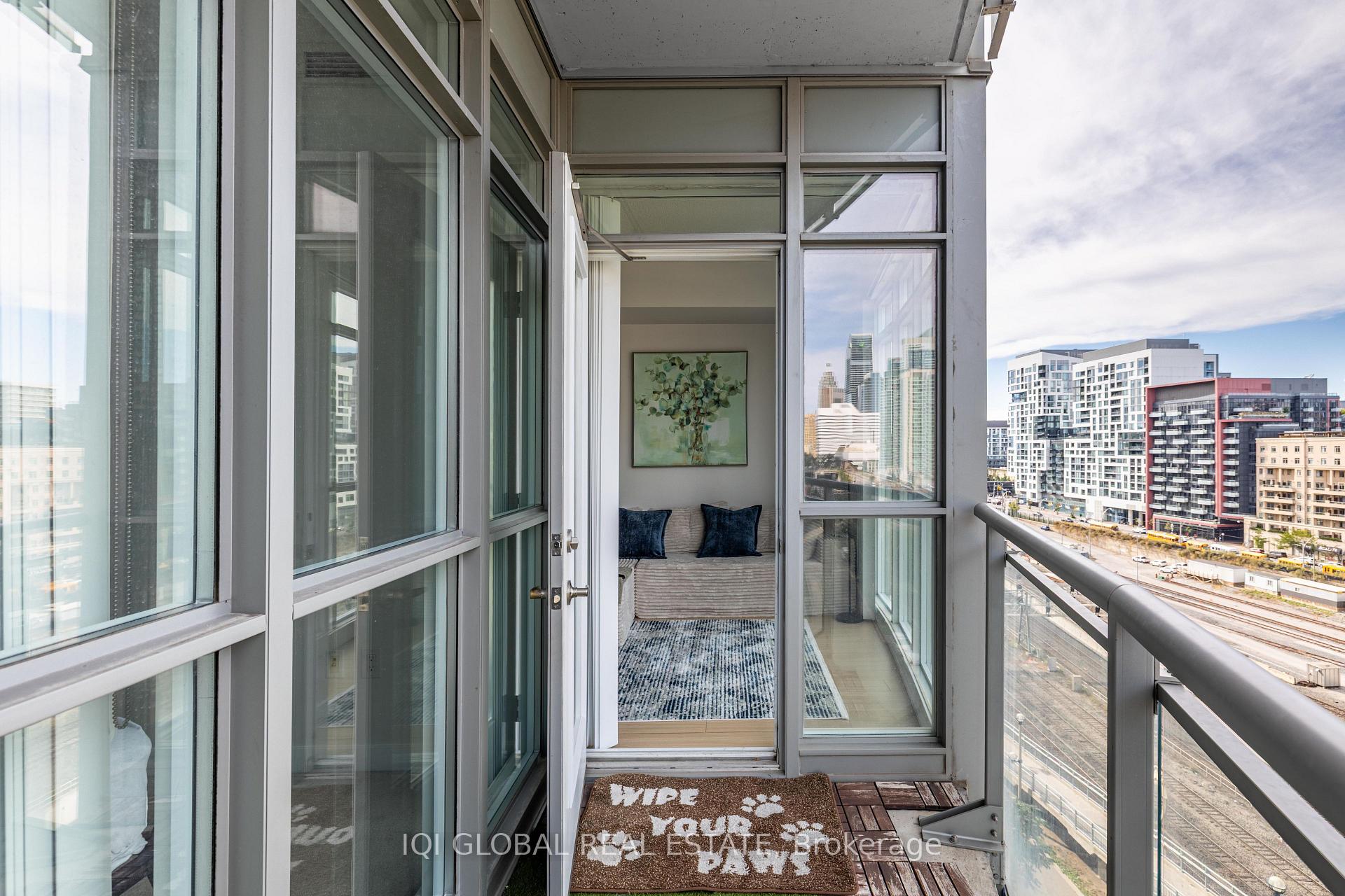Photo 21 of Unit 1025, 21 Iceboat Terrace, Toronto, Waterfront Communities — HOMEH