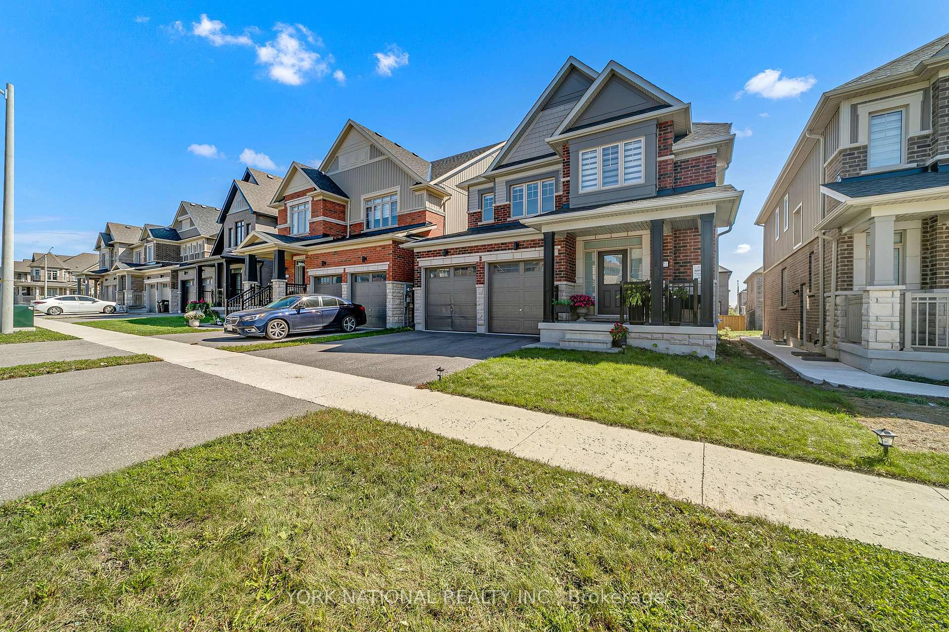 Photo 2 of 32 Copperhill Heights E, Barrie, Rural Barrie Southeast — HOMEH