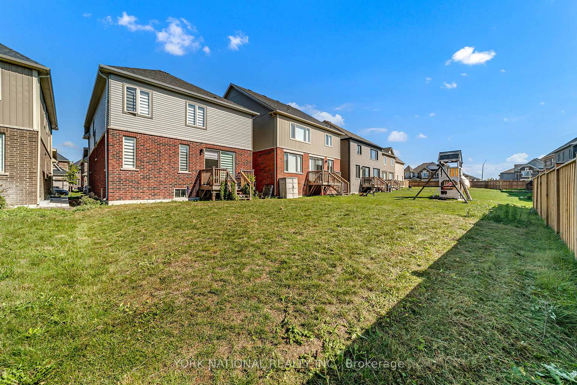 Photo 40 of 32 Copperhill Heights E, Barrie, Rural Barrie Southeast — HOMEH