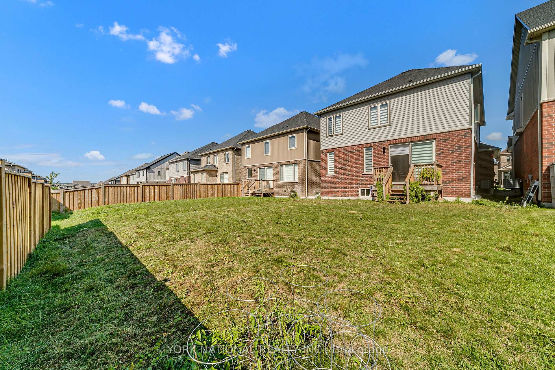 Photo 41 of 32 Copperhill Heights E, Barrie, Rural Barrie Southeast — HOMEH