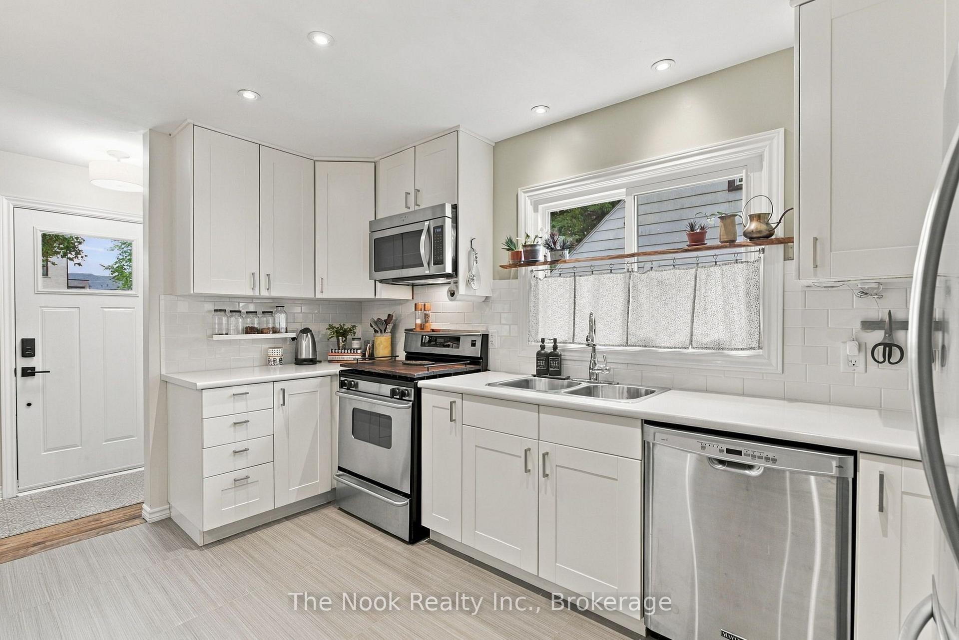 Photo 5 of 120 Admiral Road, Ajax, South East — HOMEH
