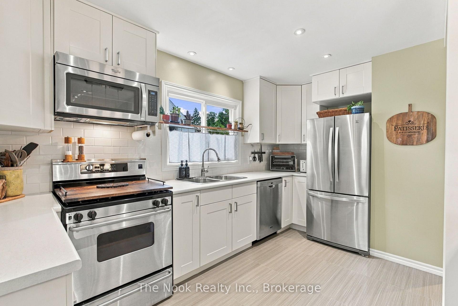 Photo 8 of 120 Admiral Road, Ajax, South East — HOMEH
