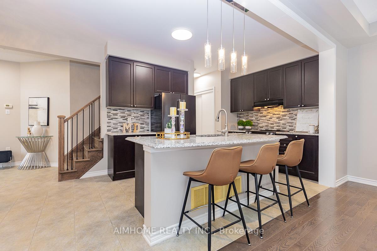 Photo 10 of 246 Thomas Phillips Drive, Aurora, Rural Aurora — HOMEH