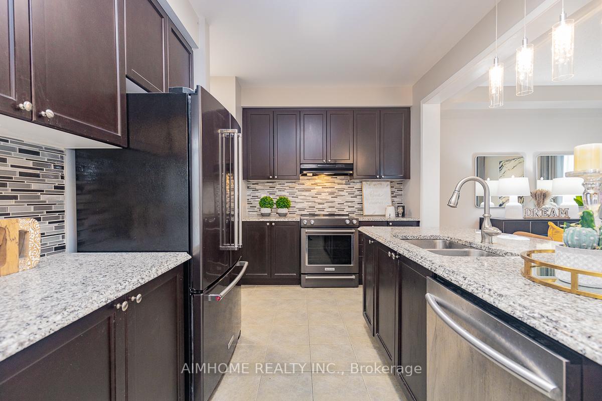 Photo 13 of 246 Thomas Phillips Drive, Aurora, Rural Aurora — HOMEH