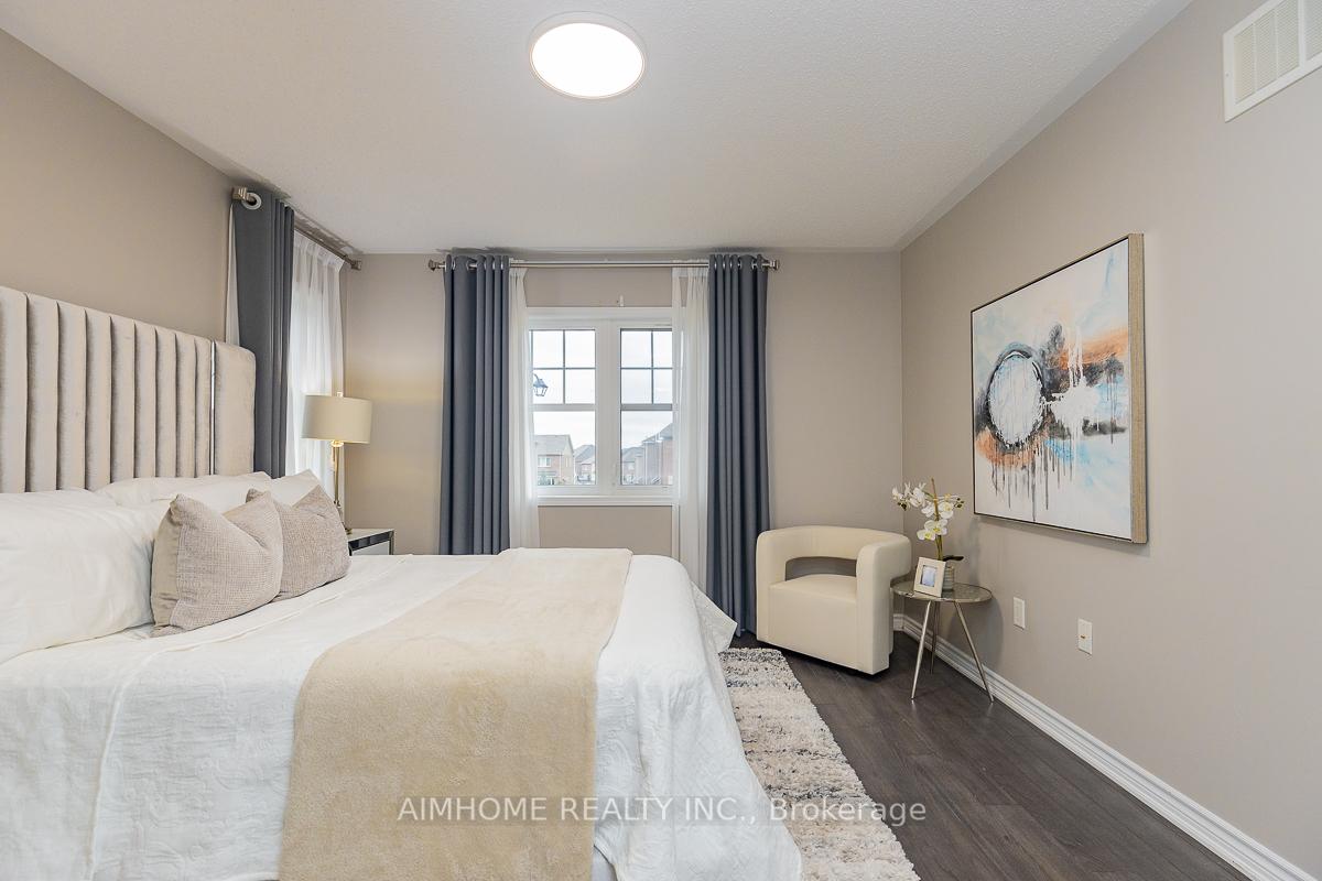 Photo 17 of 246 Thomas Phillips Drive, Aurora, Rural Aurora — HOMEH