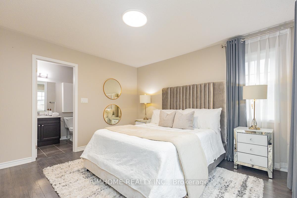 Photo 18 of 246 Thomas Phillips Drive, Aurora, Rural Aurora — HOMEH