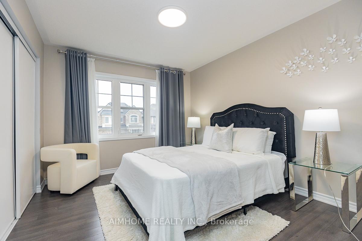 Photo 19 of 246 Thomas Phillips Drive, Aurora, Rural Aurora — HOMEH