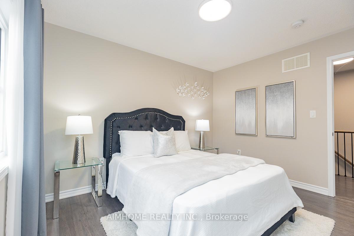 Photo 21 of 246 Thomas Phillips Drive, Aurora, Rural Aurora — HOMEH