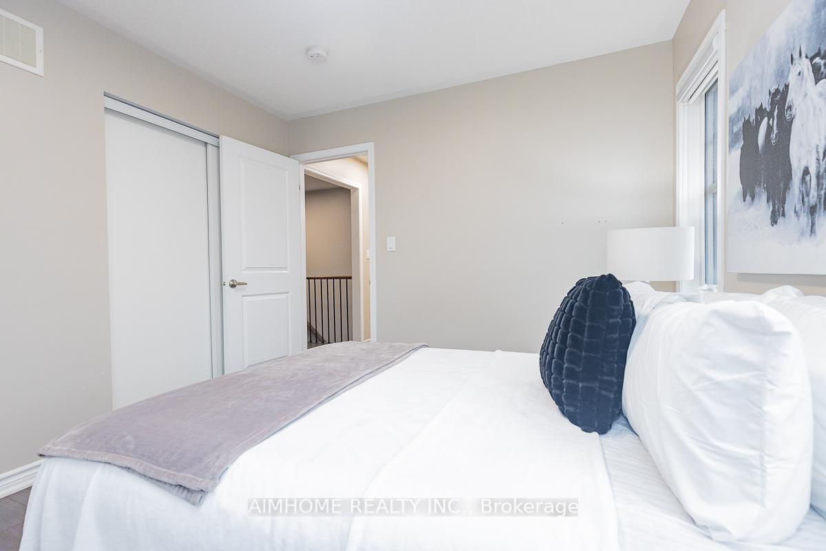 Photo 23 of 246 Thomas Phillips Drive, Aurora, Rural Aurora — HOMEH