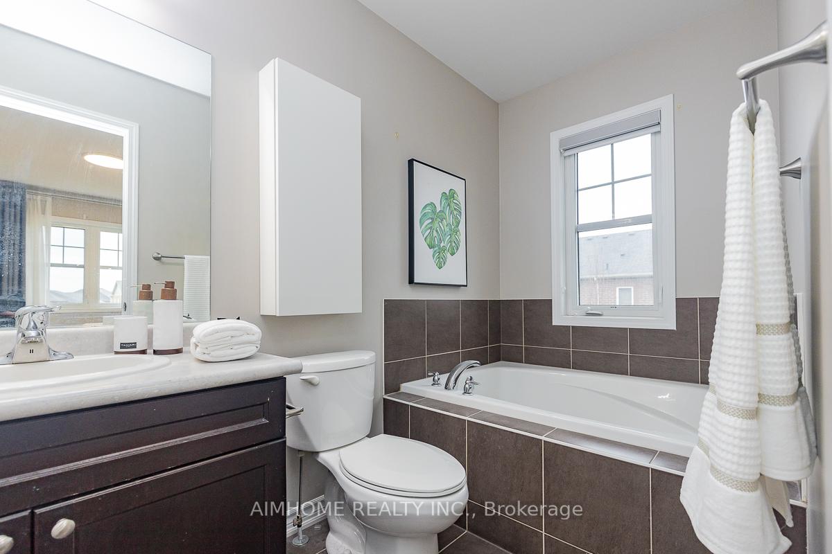 Photo 33 of 246 Thomas Phillips Drive, Aurora, Rural Aurora — HOMEH