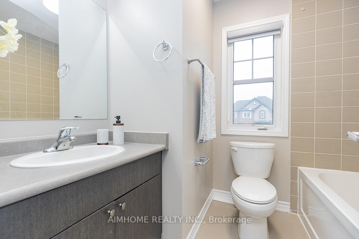 Photo 34 of 246 Thomas Phillips Drive, Aurora, Rural Aurora — HOMEH