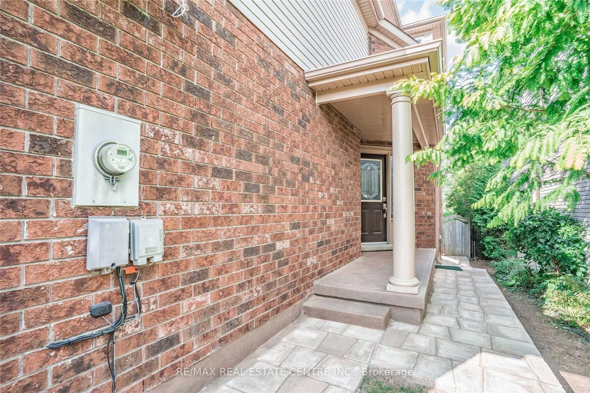 Photo 2 of 59 Porter Drive, Guelph, Pineridge/Westminster Woods — HOMEH