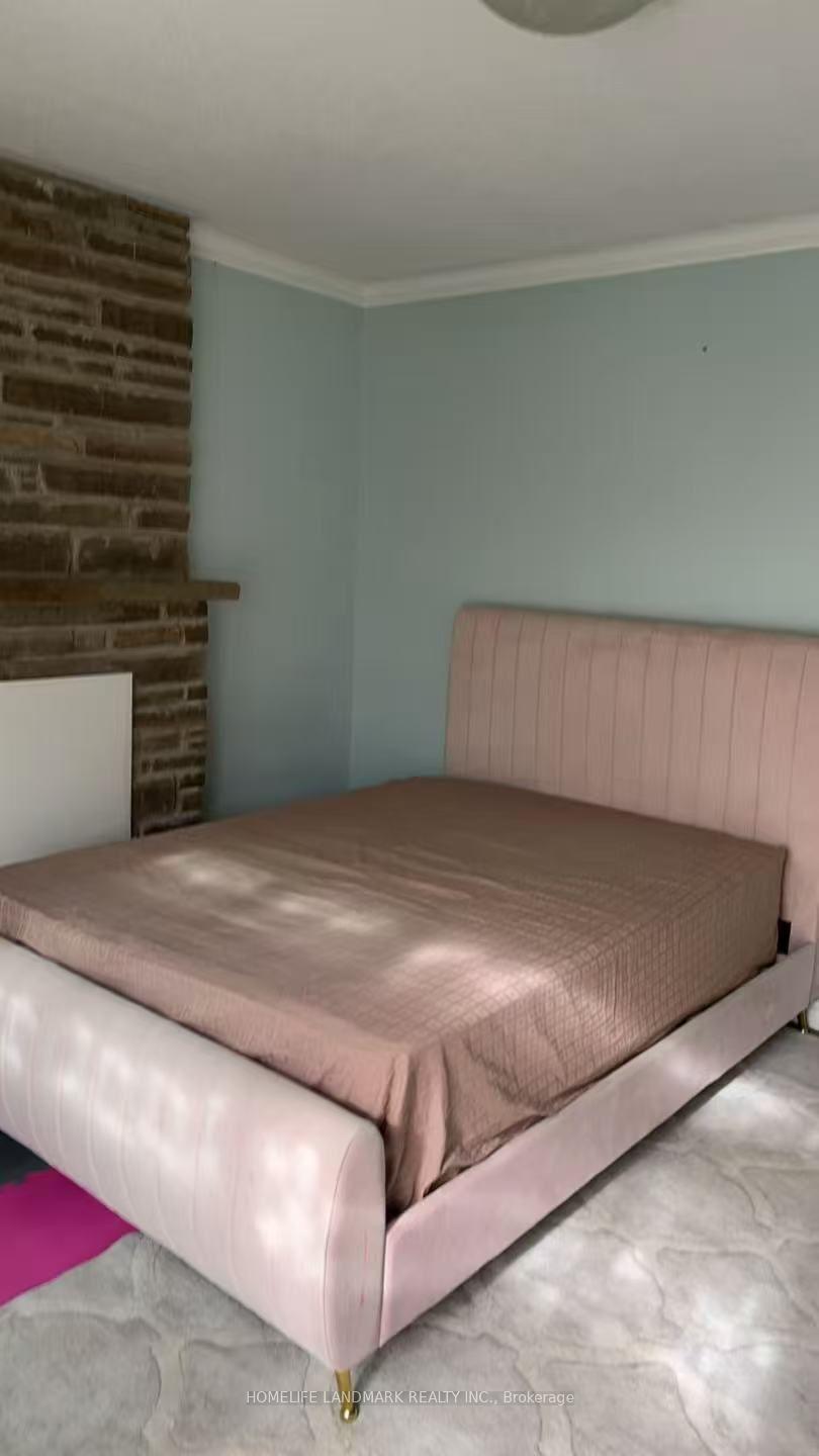 Photo 5 of Unit Main Floor, 379 Apache Trail, North York, Pleasant View — HOMEH
