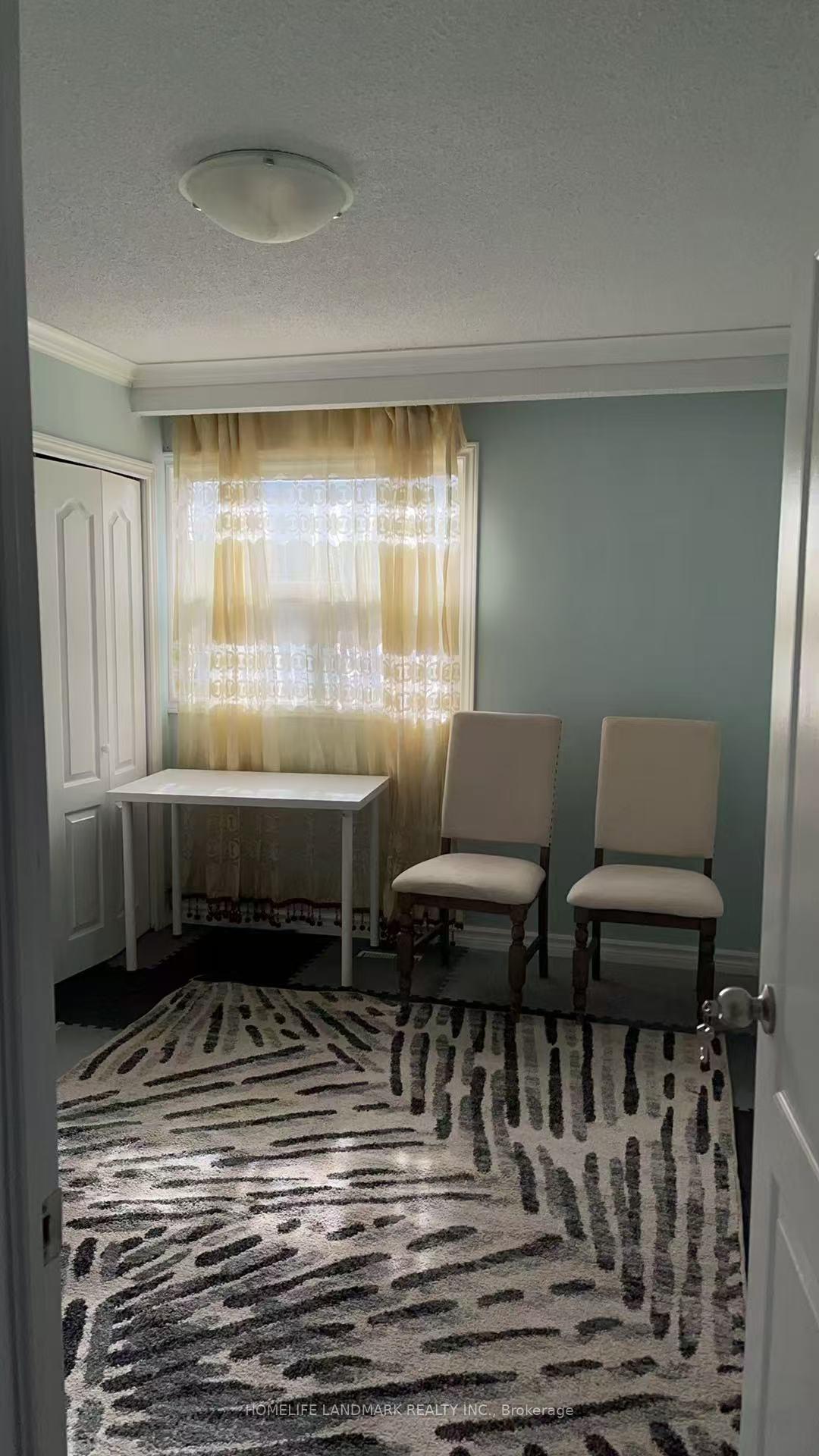 Photo 7 of Unit Main Floor, 379 Apache Trail, North York, Pleasant View — HOMEH