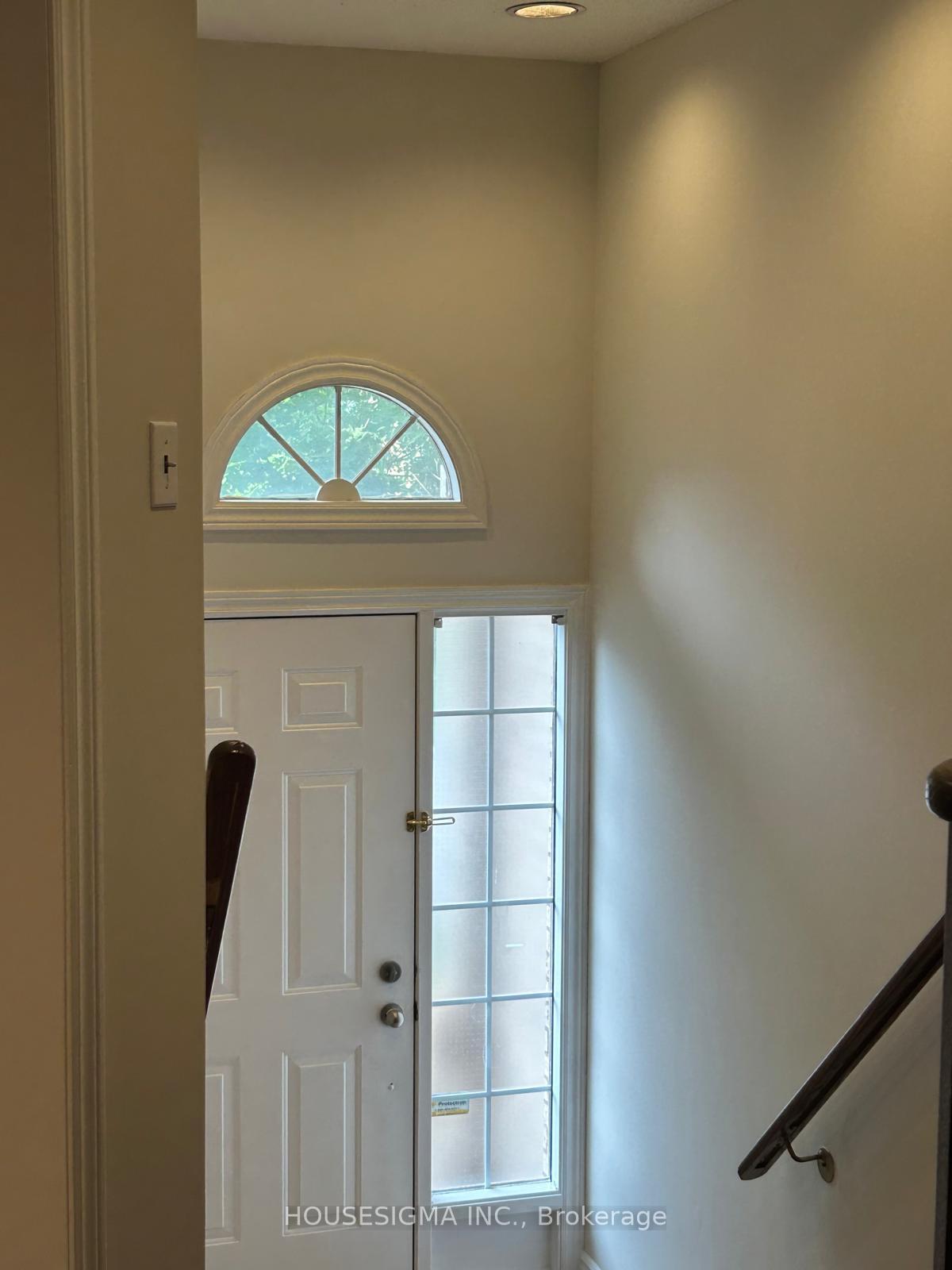 Photo 6 of 70 Royal Manor Crescent, Richmond Hill, Doncrest — HOMEH