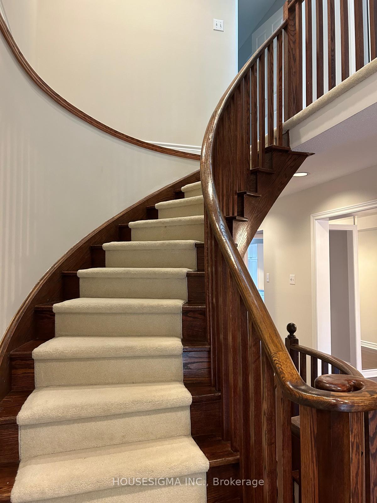 Photo 9 of 70 Royal Manor Crescent, Richmond Hill, Doncrest — HOMEH