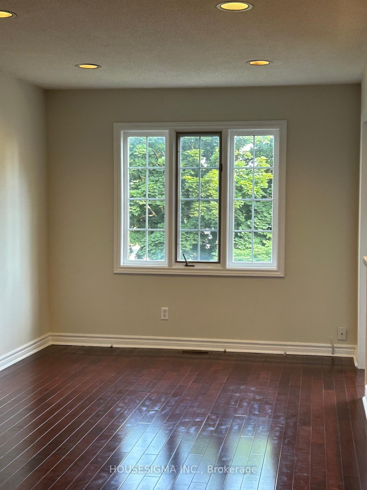 Photo 19 of 70 Royal Manor Crescent, Richmond Hill, Doncrest — HOMEH