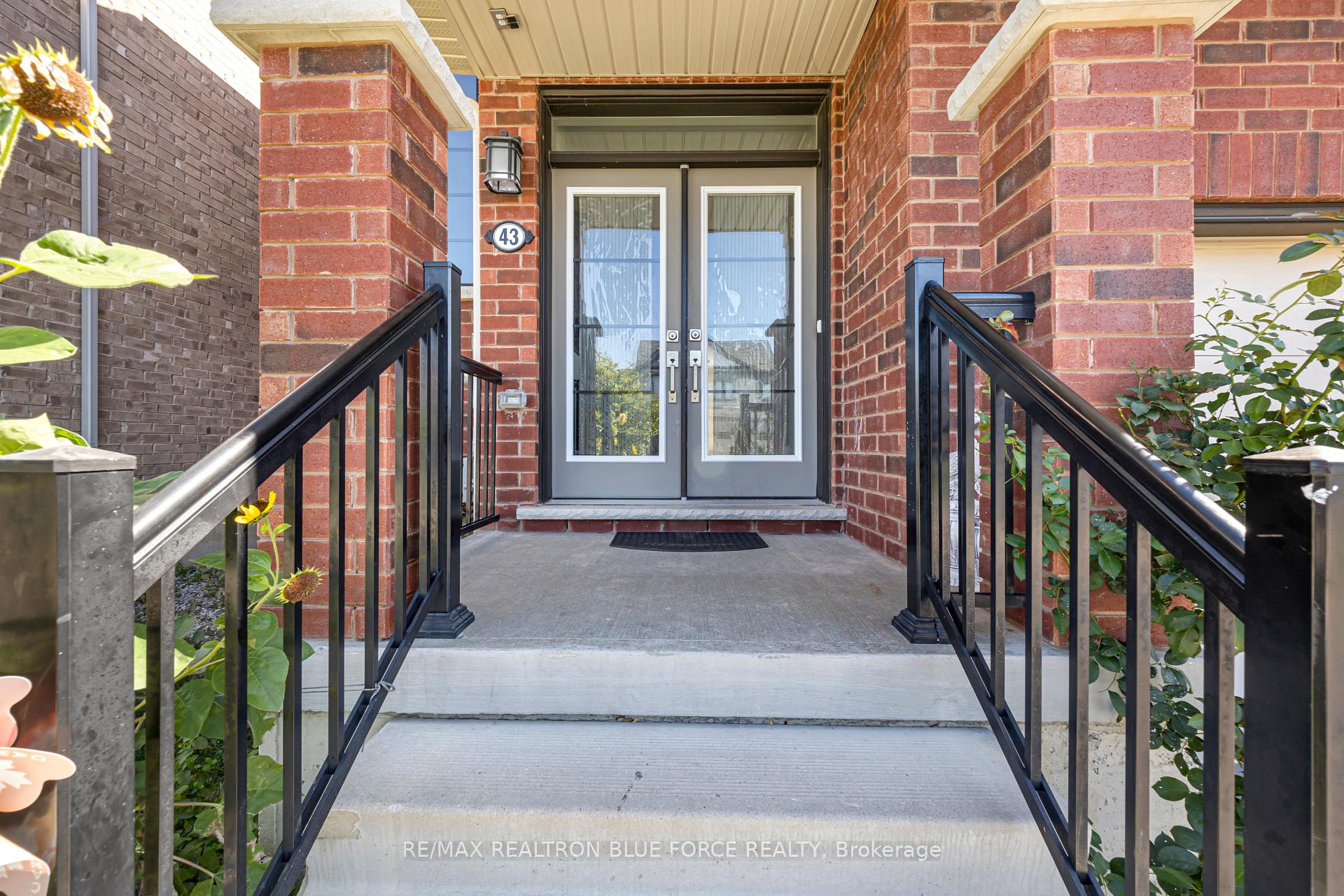 Photo 4 of 43 July Avenue, Hamilton, Stoney Creek Mountain — HOMEH