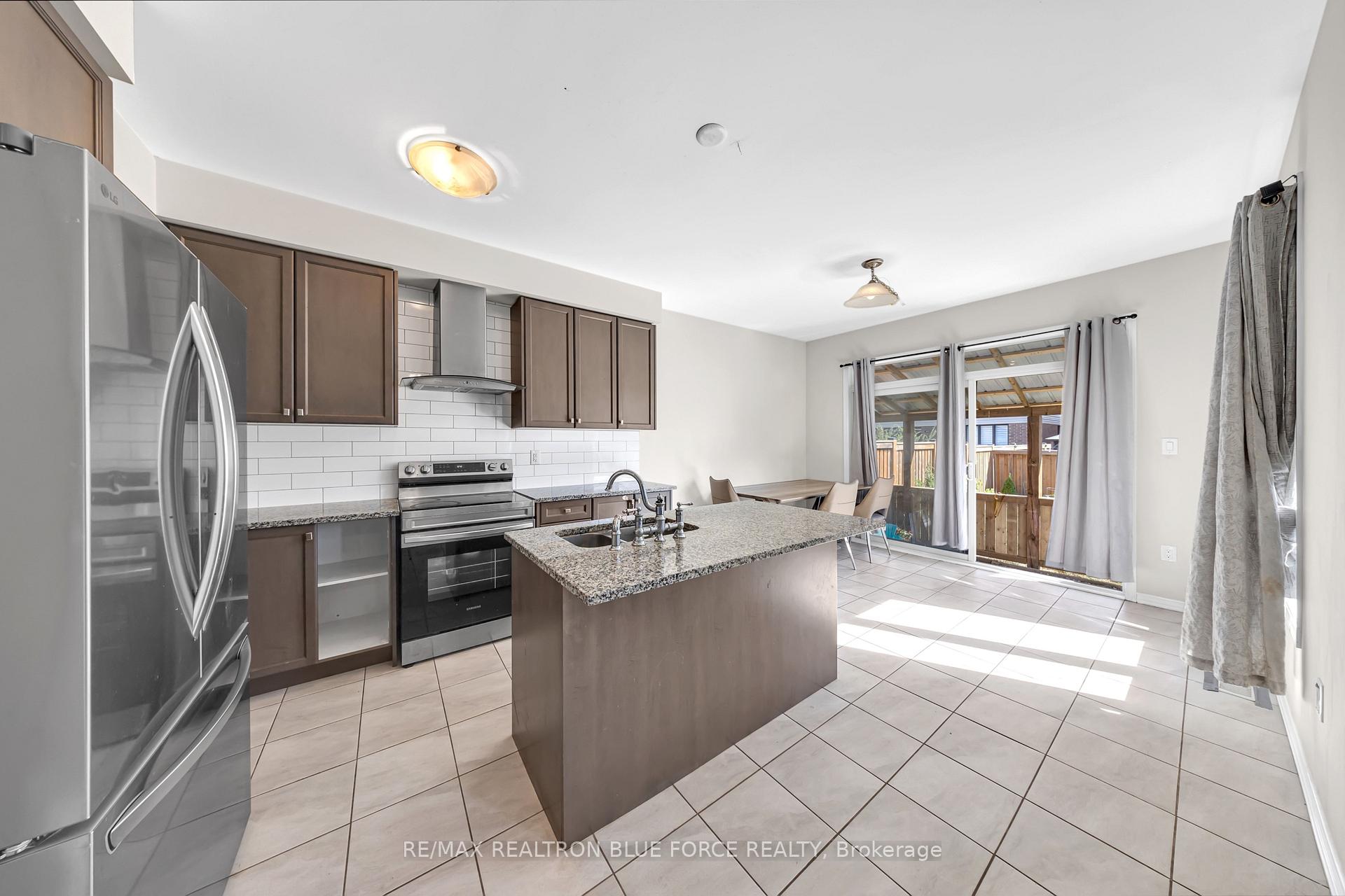 Photo 10 of 43 July Avenue, Hamilton, Stoney Creek Mountain — HOMEH