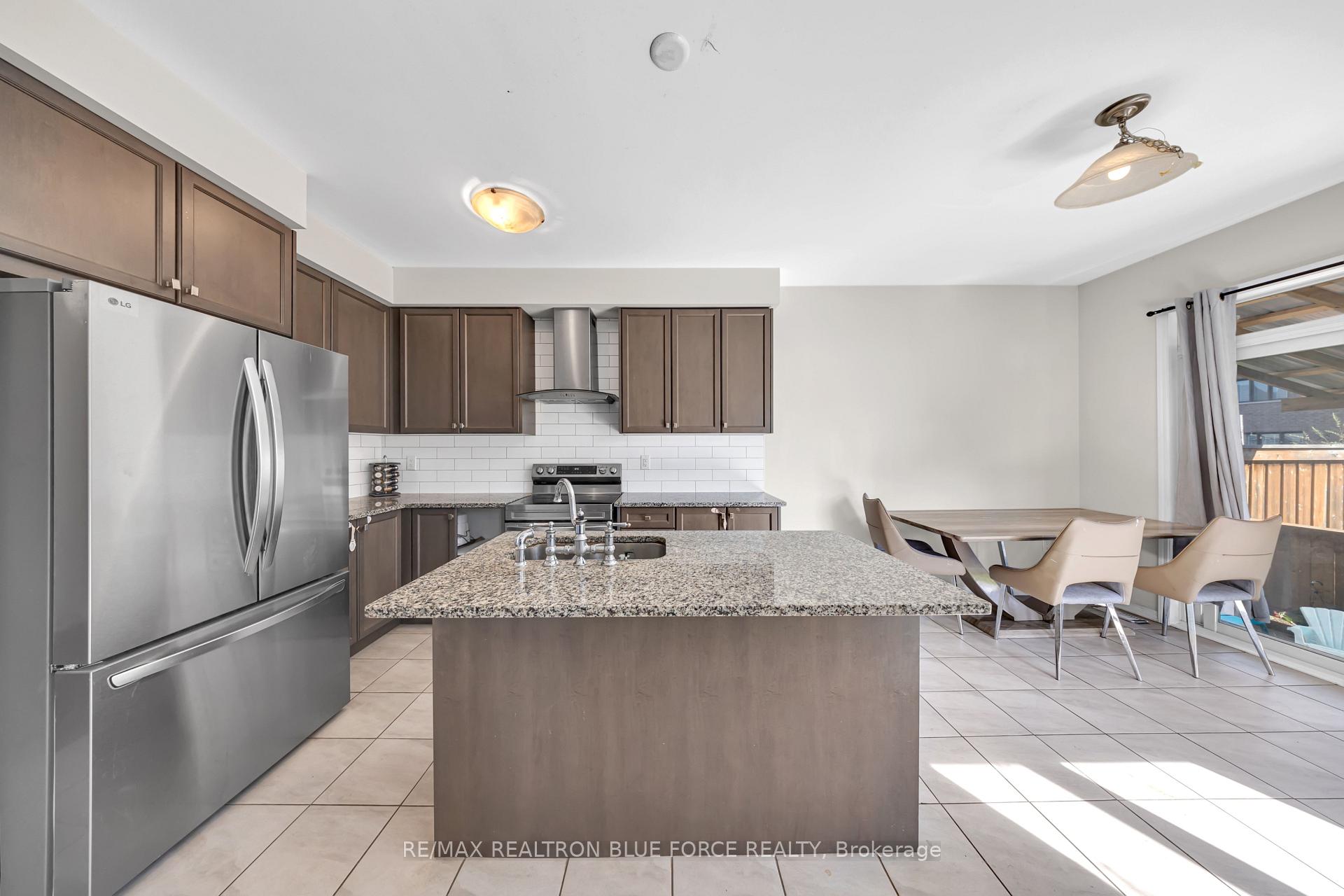 Photo 11 of 43 July Avenue, Hamilton, Stoney Creek Mountain — HOMEH