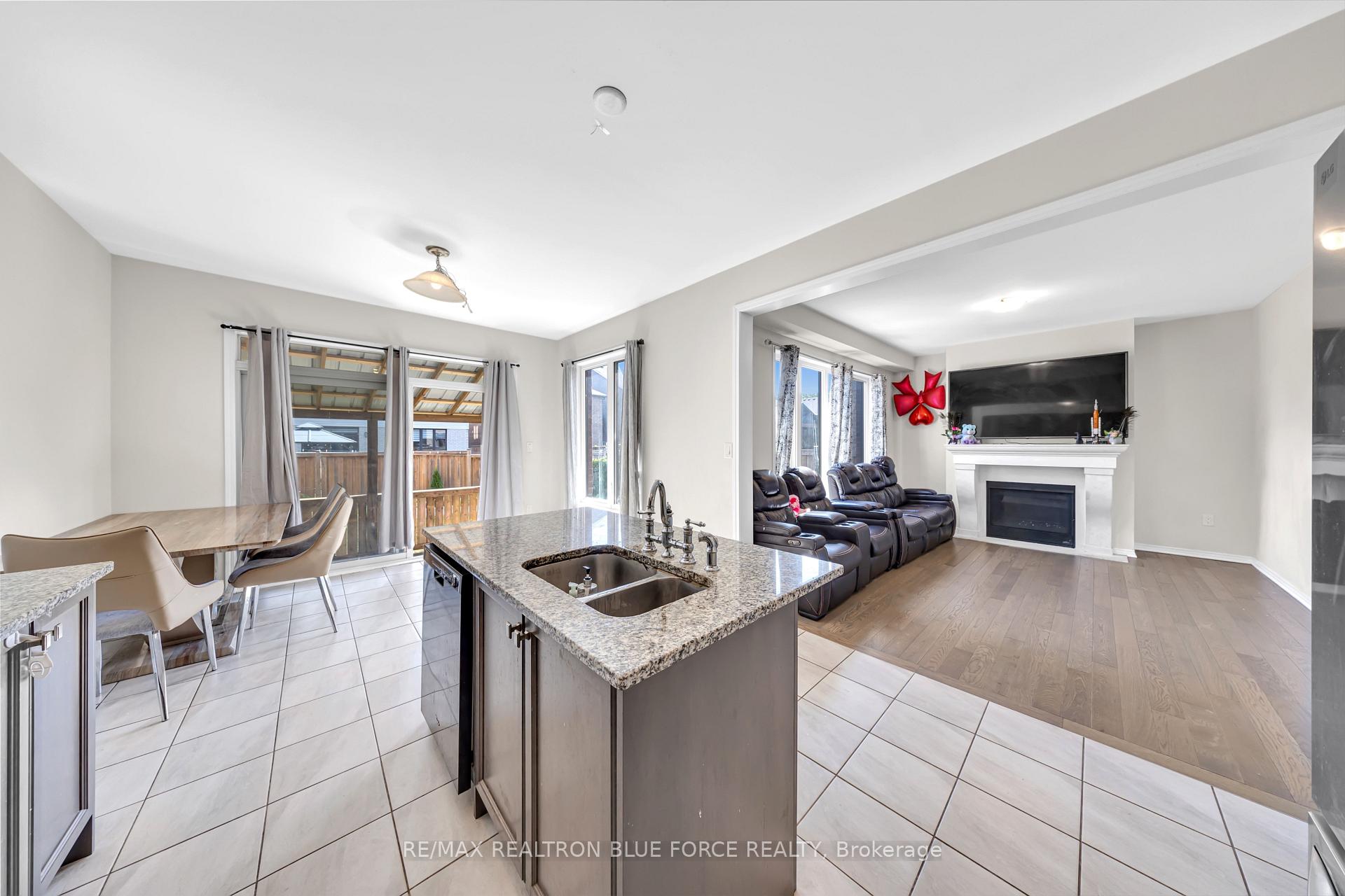 Photo 14 of 43 July Avenue, Hamilton, Stoney Creek Mountain — HOMEH