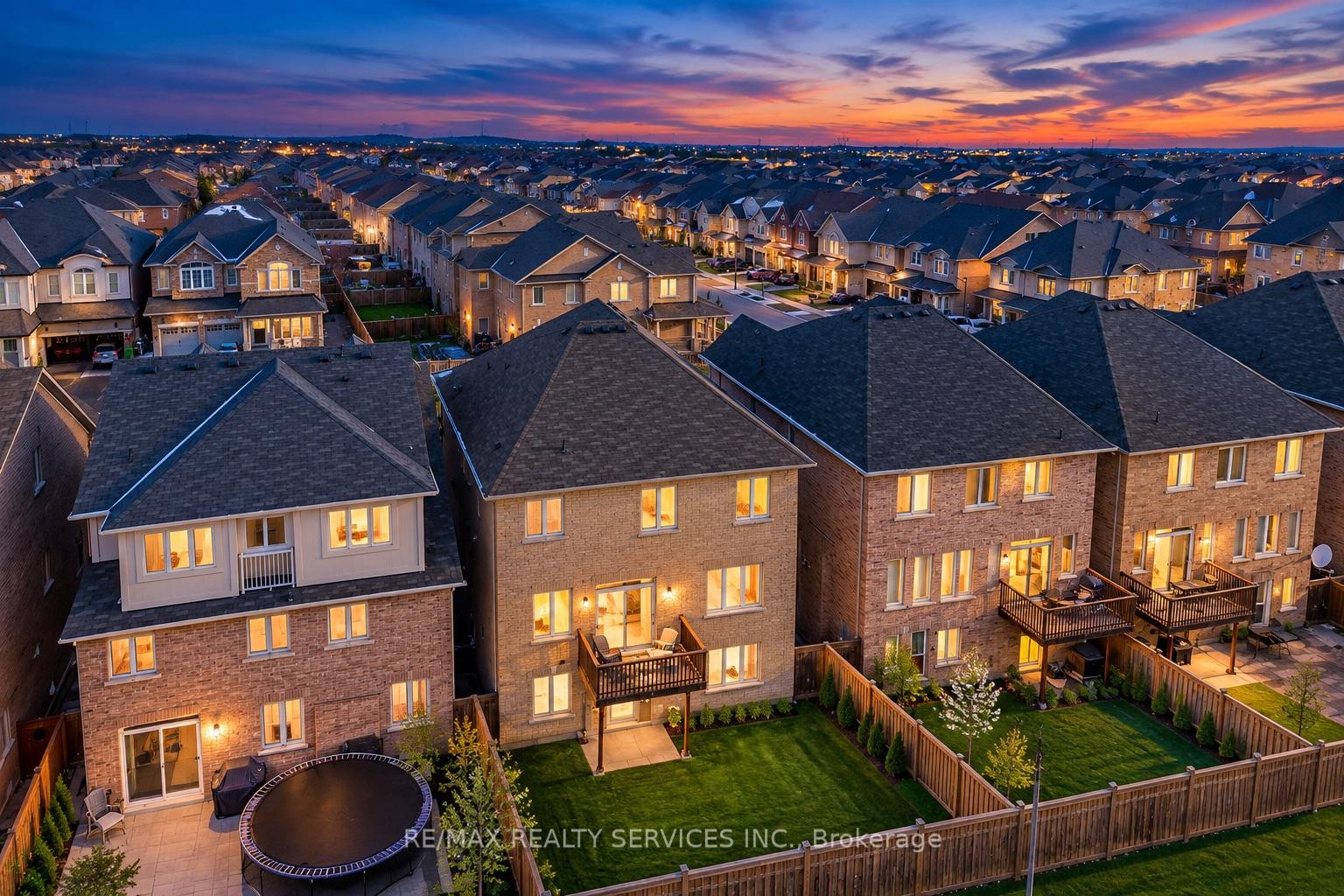 Photo 3 of 5452 Meadowcrest Avenue, Mississauga, Churchill Meadows — HOMEH