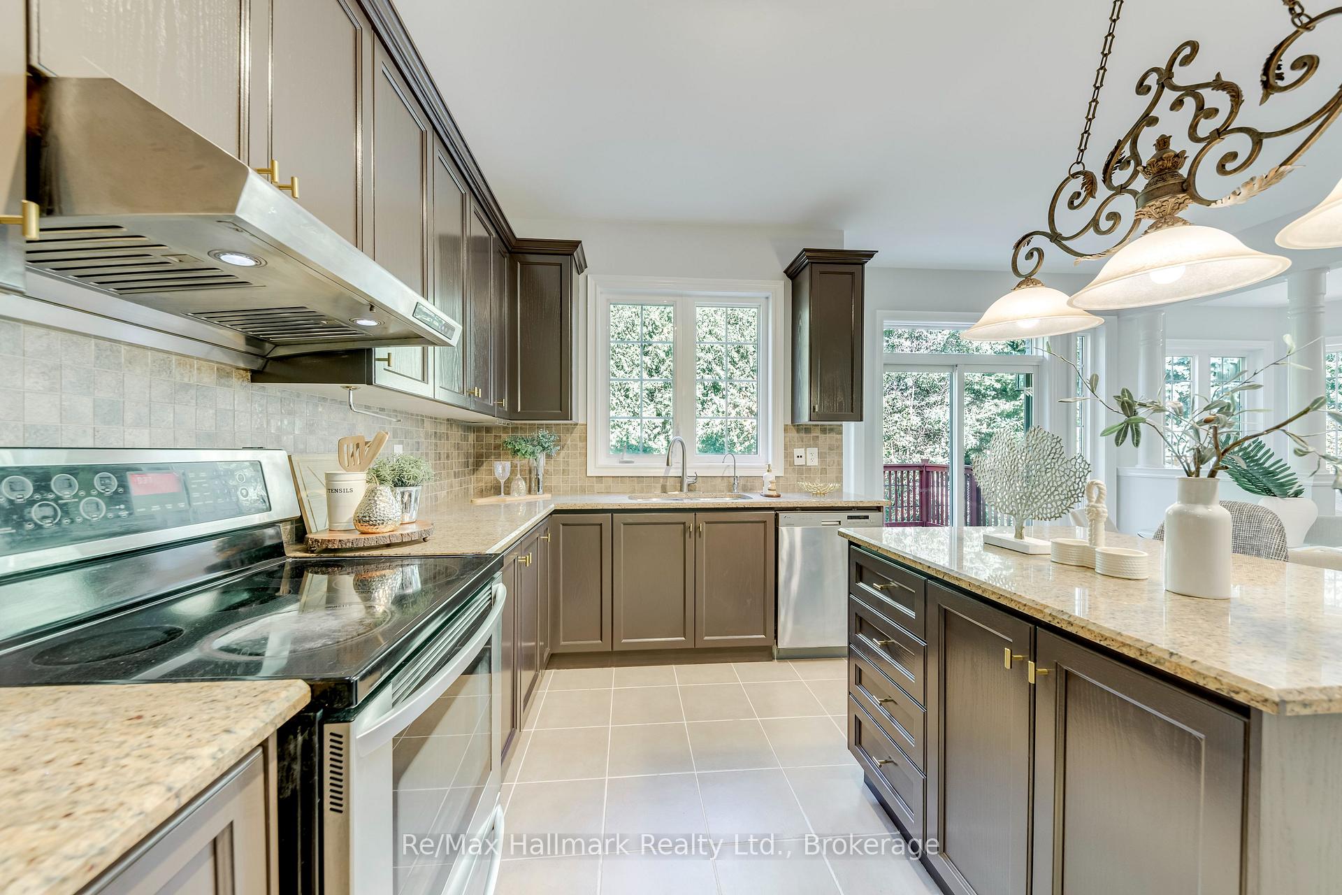 Photo 14 of 2241 Adirondak Trail, Oakville, Westmount — HOMEH