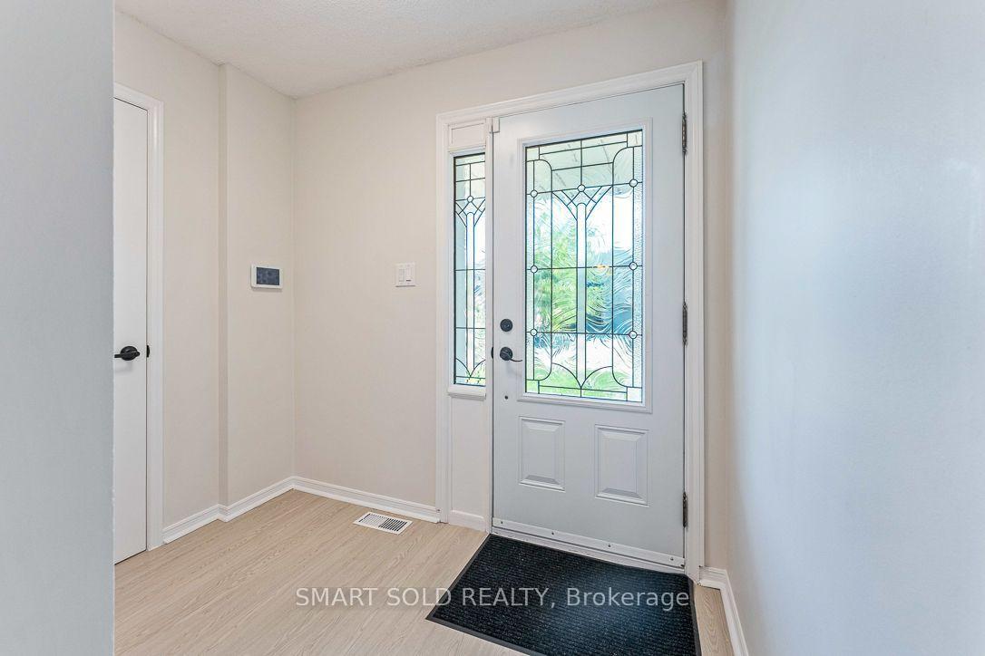 Photo 3 of 853 Apple Gate Court, Mississauga, Creditview — HOMEH