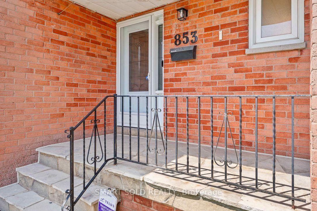 Photo 2 of 853 Apple Gate Court, Mississauga, Creditview — HOMEH