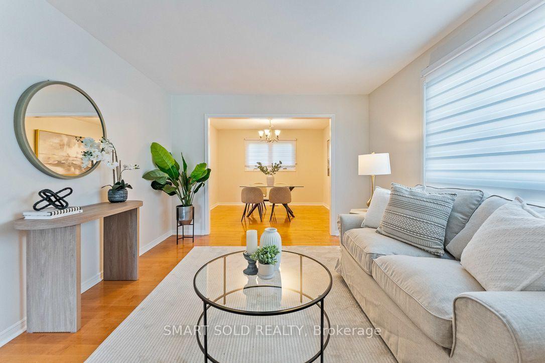 Photo 4 of 853 Apple Gate Court, Mississauga, Creditview — HOMEH