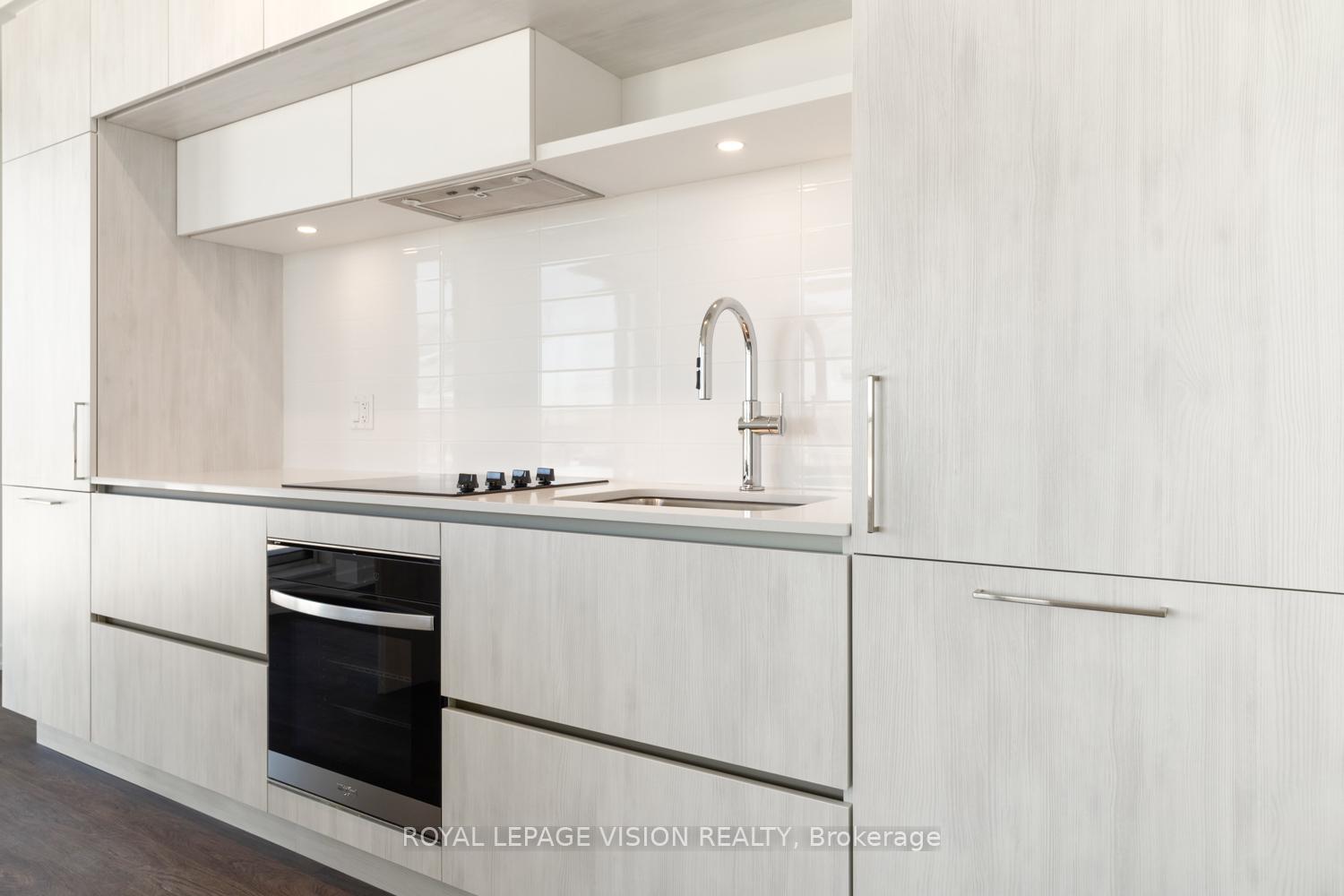 Photo 5 of Unit 625, 2 David Eyer Road, Richmond Hill, Rural Richmond Hill — HOMEH