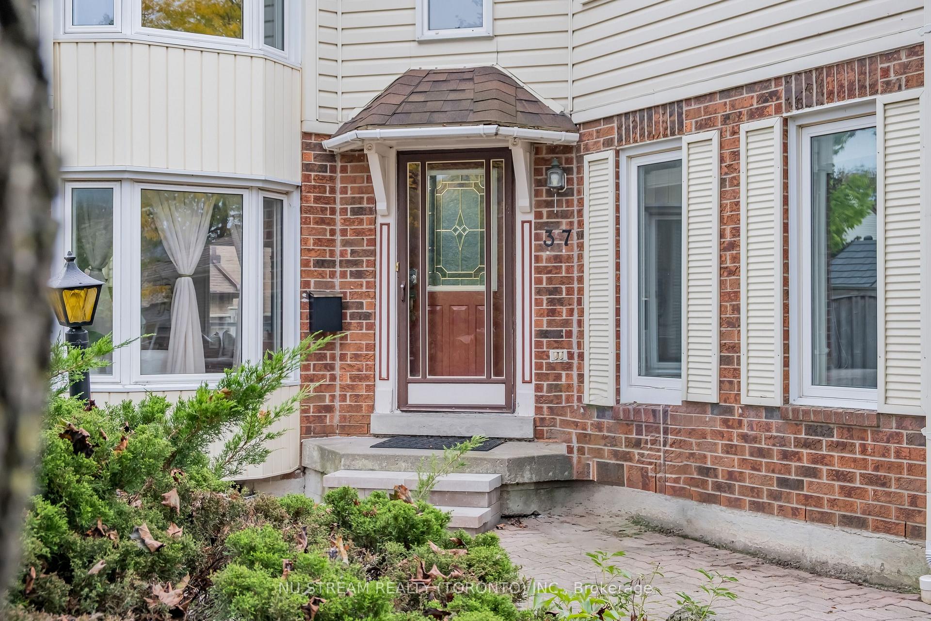 Photo 2 of 37 Wintermute Boulevard, Scarborough, Steeles — HOMEH