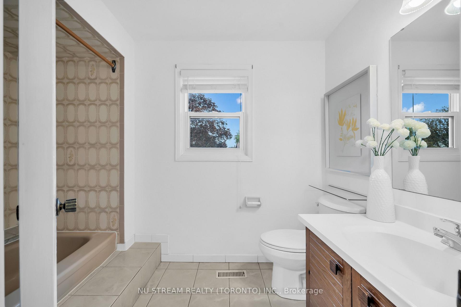 Photo 25 of 37 Wintermute Boulevard, Scarborough, Steeles — HOMEH