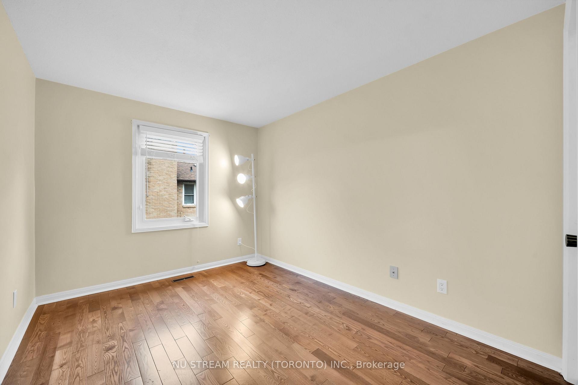 Photo 28 of 37 Wintermute Boulevard, Scarborough, Steeles — HOMEH