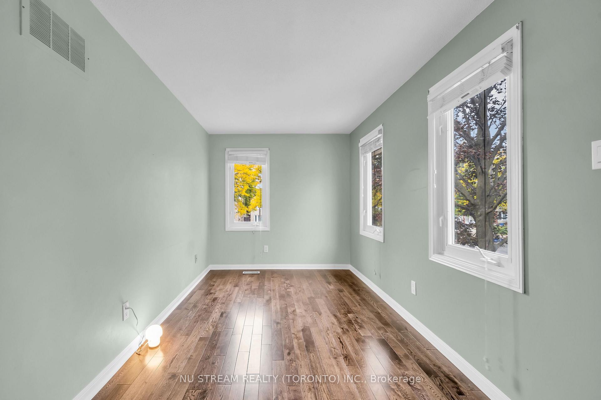 Photo 30 of 37 Wintermute Boulevard, Scarborough, Steeles — HOMEH