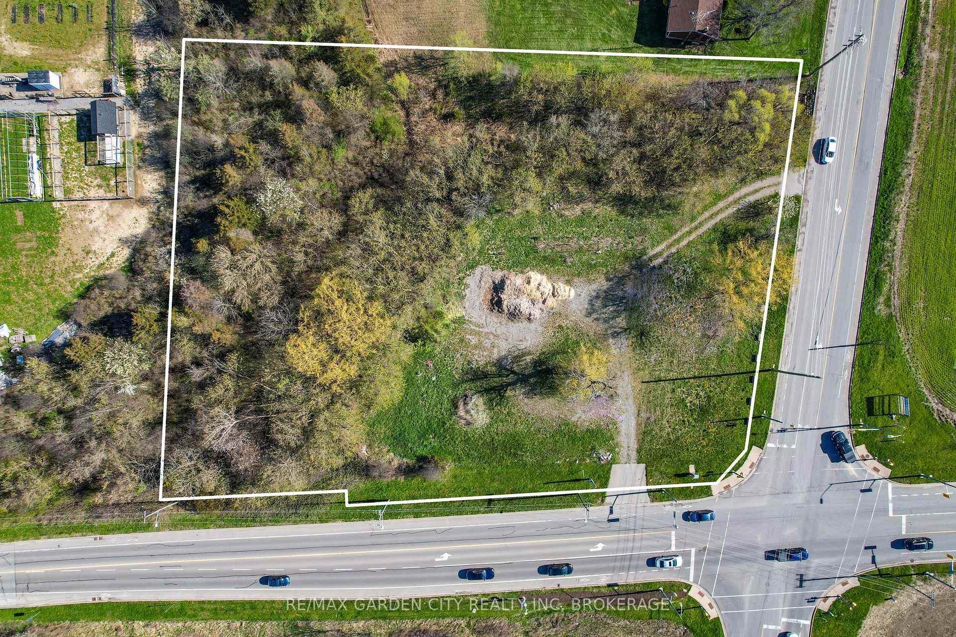 Photo of 381 St. Paul Street W