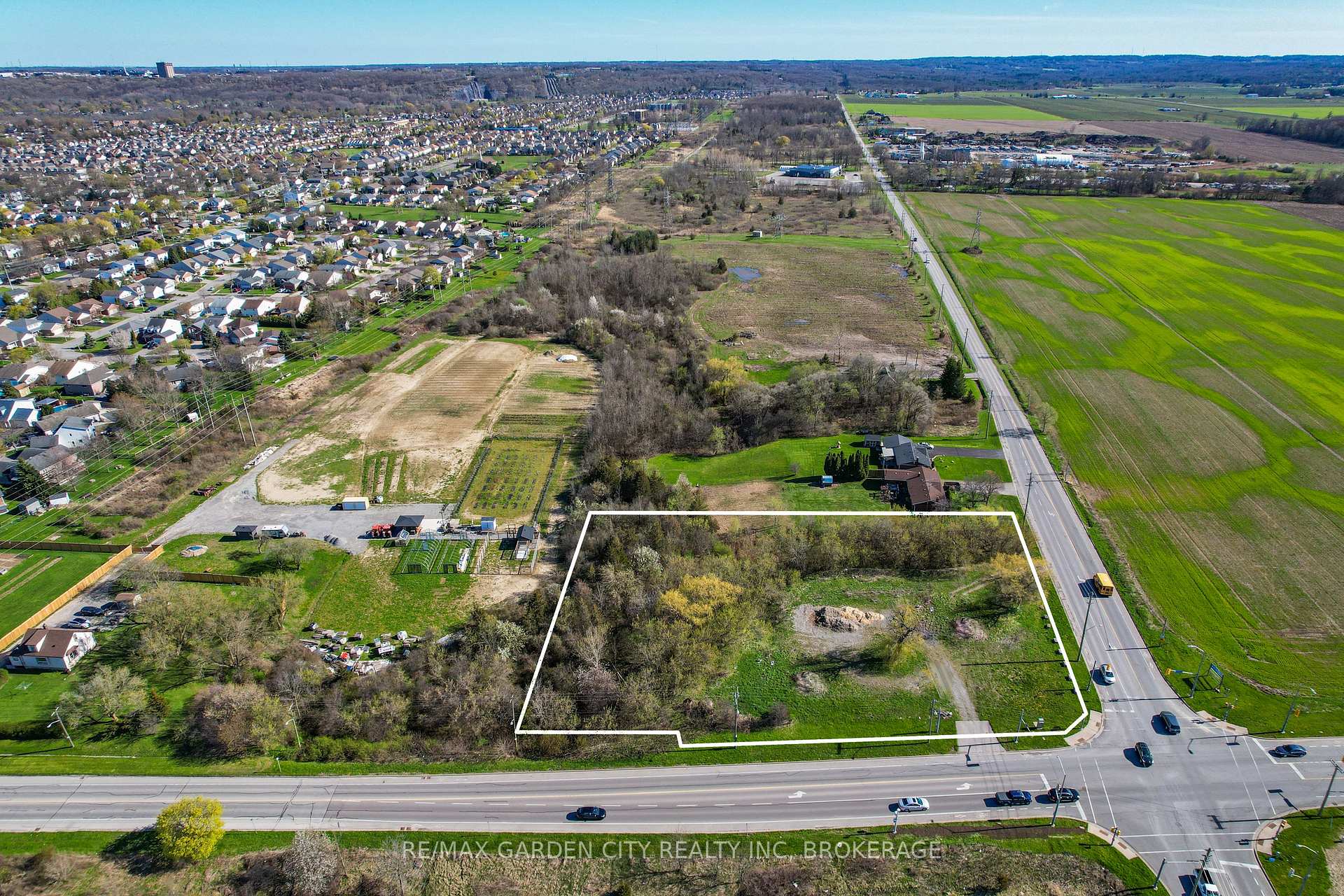 Photo 2 of 381 St. Paul Street W, St. Catharines, Rykert/Vansickle — HOMEH