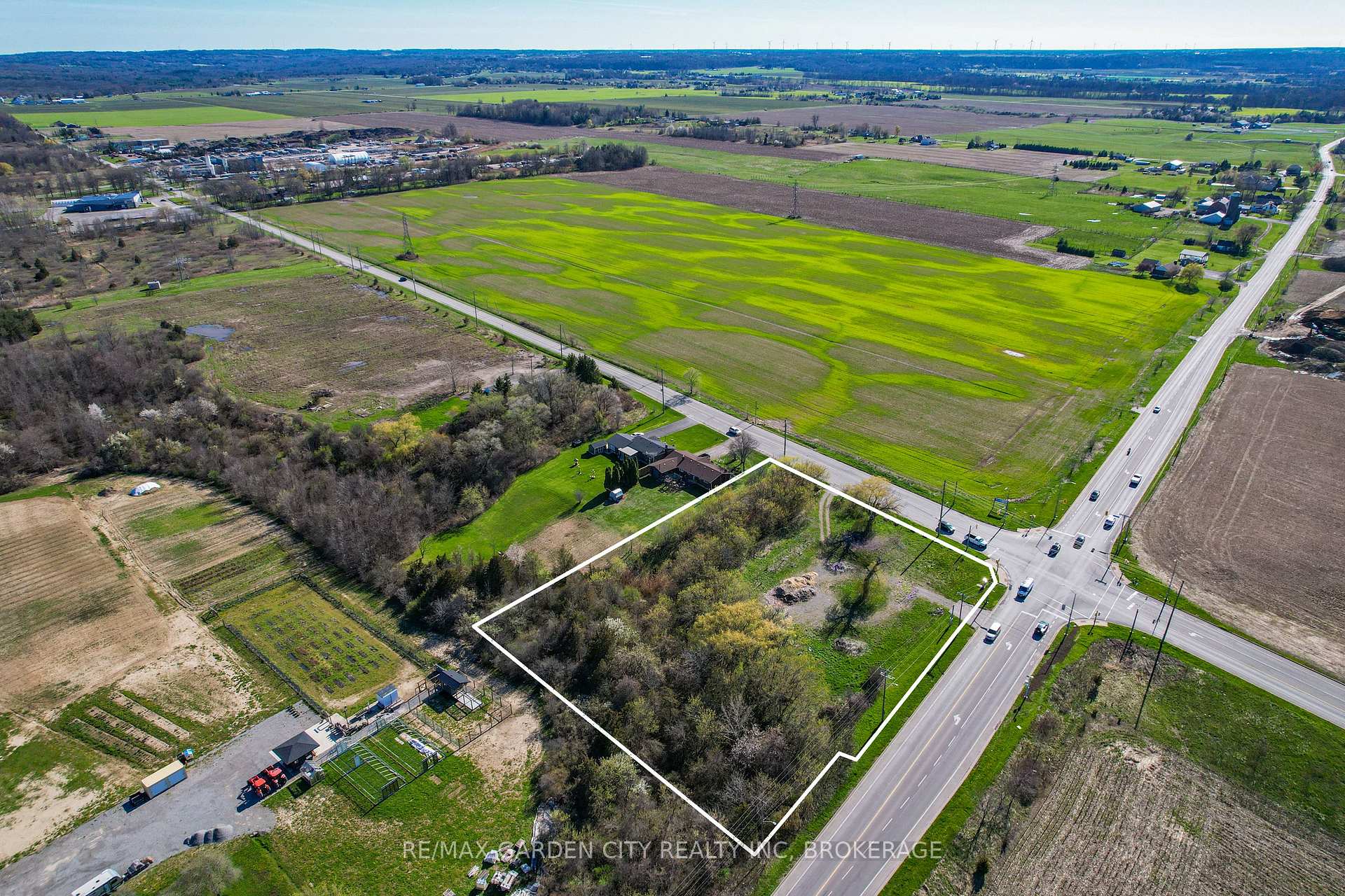 Photo 3 of 381 St. Paul Street W, St. Catharines, Rykert/Vansickle — HOMEH